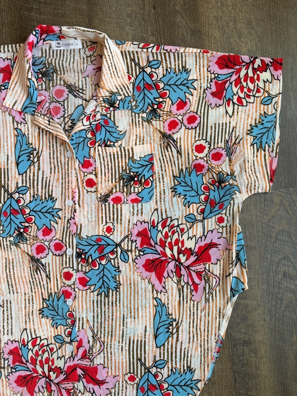 CUPSHE Women’s Floral Short-Sleeve Oversized Button-Up Coverup Shirt Size Small - Picture 3 of 12